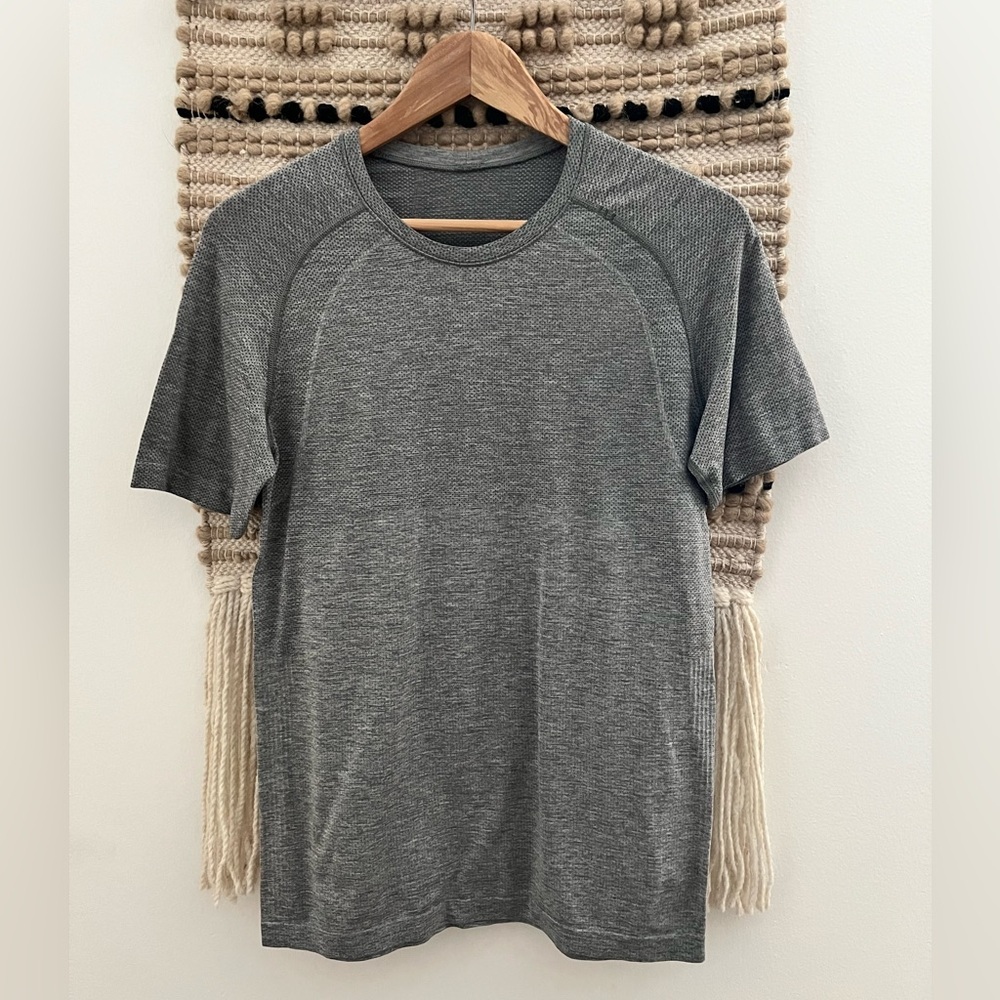 Lululemon Men’s Gray Men's Gym Workout T-Shirt